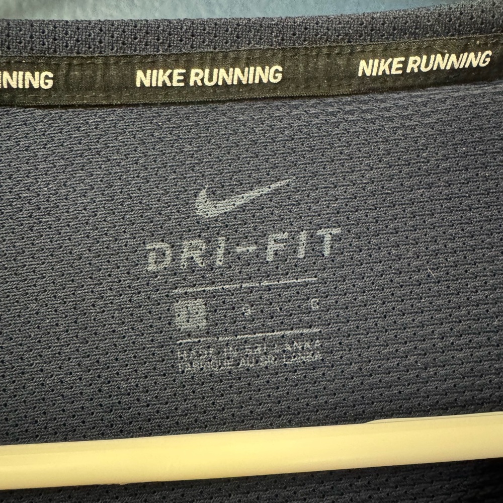 Nike Men's Navy Blue Short Sleeve Tee - Picture 2 of 2